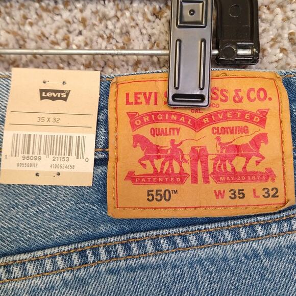 NWT Levi's 550 Relaxed Fit Distressed Men's Jeans 35 x 32 - Picture 7 of 12